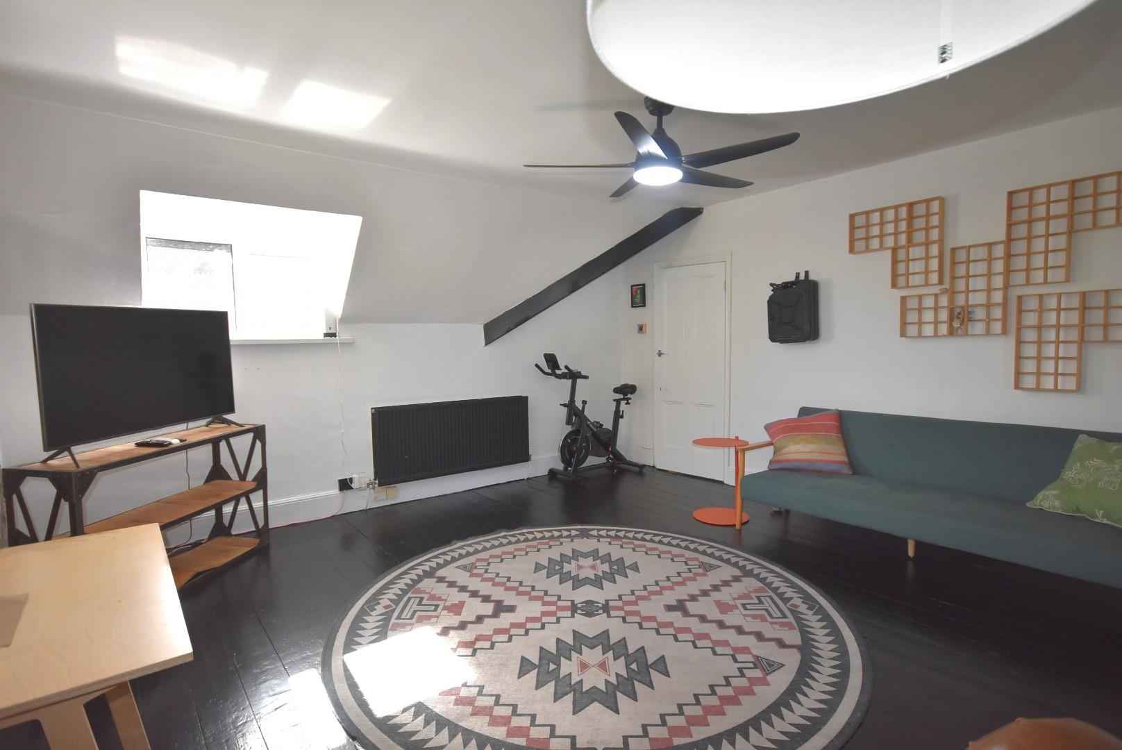 Second Floor Flat 27, Plymouth Road, Penarth, Vale Of Glamorgan, CF64 3DA